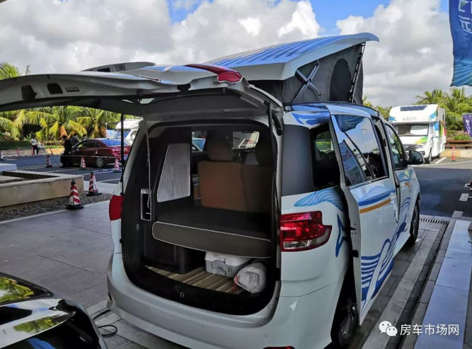 上汽大通RG10汽油升頂房車 量產實車接受預定