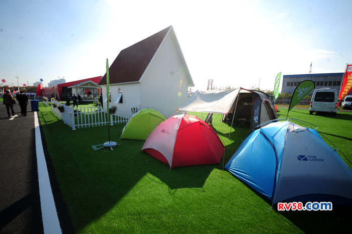 房車亮相第五屆中國汽車（房車）露營大會露營裝備及房車展覽會