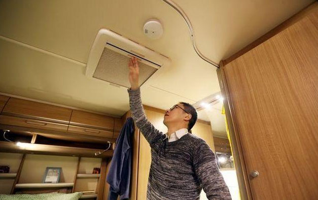 32歲成都小伙7年攢30萬 不買房子買房車 看遍天下風景