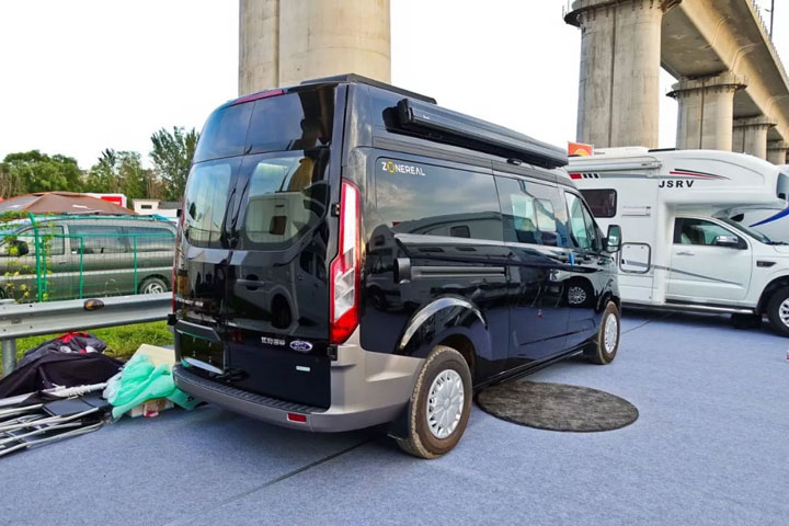 景宴睿535福特新全順自行式B型房車