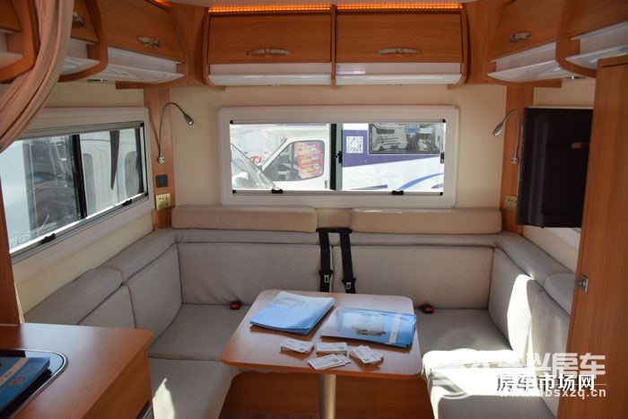 國六標(biāo)準(zhǔn)皮卡房車將上市，內(nèi)部?jī)蓮埓蟠玻尿?qū)可選自動(dòng)擋