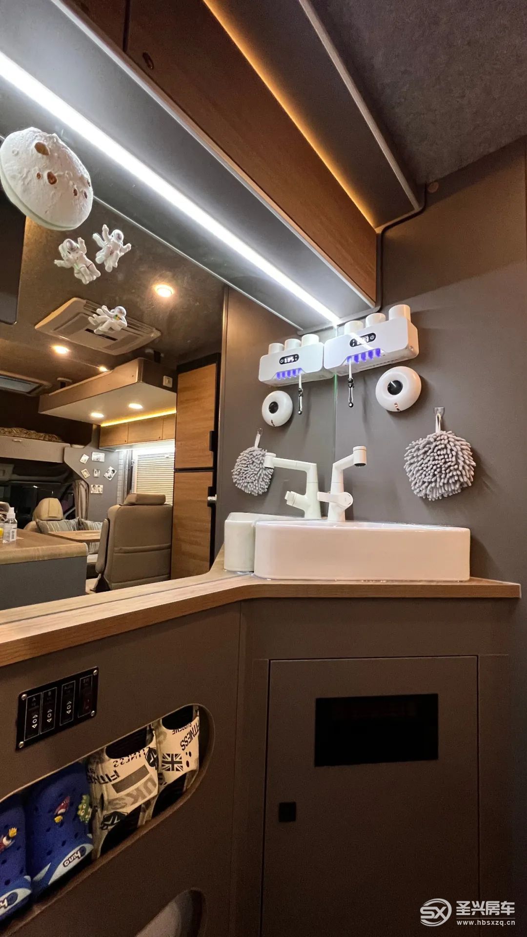 無拓展大空間/設(shè)計精細(xì)的房車，才是長途旅行必備-18.jpg