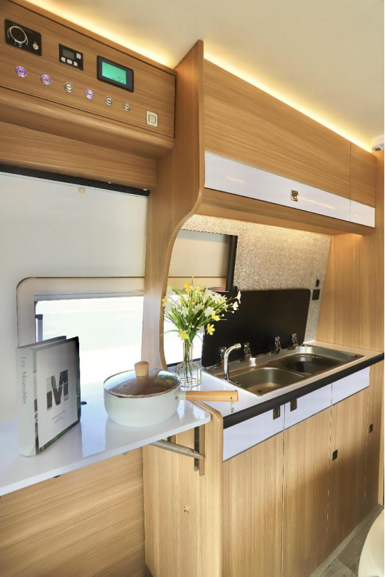 9.7鄭州房車展：飛翔福順B型舒·野悅順房車，小巧靈活，內飾溫馨562e1456fe13401a5281c43b384a55547391