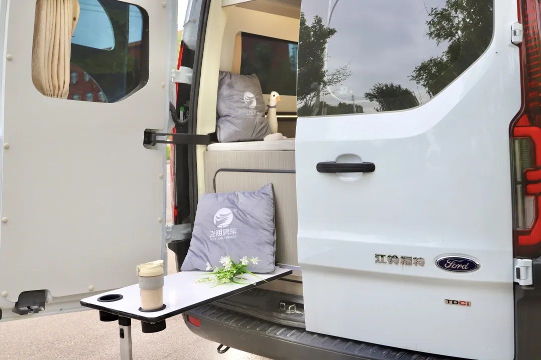 用福特T6底盤打造的小房車長(zhǎng)什么樣？動(dòng)力強(qiáng)、配置高，主打一個(gè)性價(jià)比-17.jpg