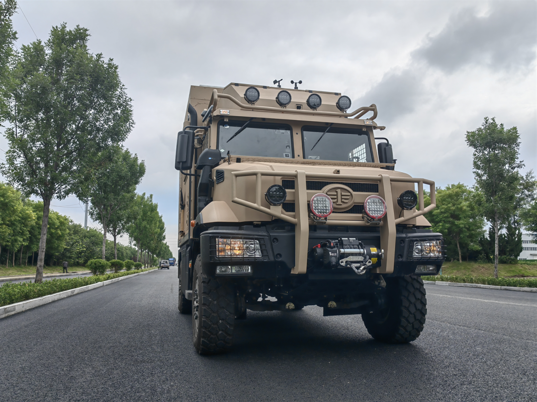 一汽解放·雪鷹房車，真正的越野房車，藍(lán)牌C照輕松駕馭-3.jpg