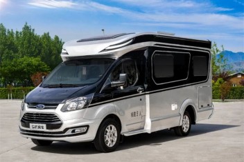 福特全順平頂C型房車